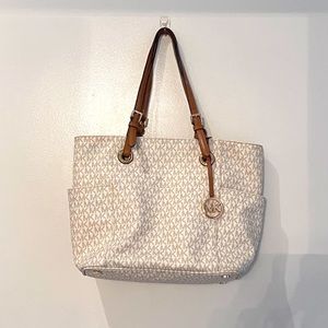 NEW! Micheal Kors Purse